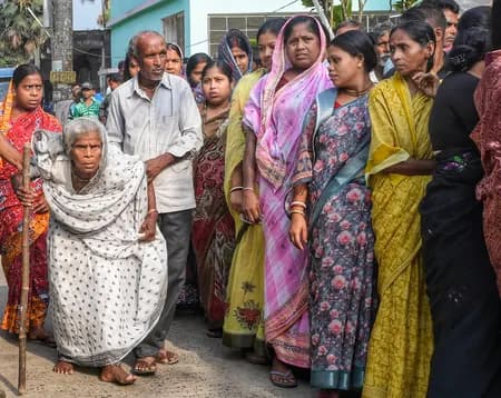 पश्चिम बंगाल में सुबह 9 बजे तक 18.76 प्रतिशत मतदान हुआ, तमिलनाडु में 17 प्रतिशत से अधिक वोटिंग