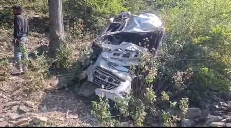 उत्तराखंड : टिहरी गढ़वाल में चंबा-कोटी रोड पर वाहन खाई में गिरा, 8 की मौत, 2 घायल