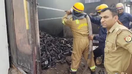 गाजियाबाद में केमिकल फैक्ट्री में भीषण आग, कड़ी मशक्कत के बाद पाया गया काबू