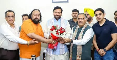 अमृतसर के व्यापारियों का सीएम सैनी ने किया स्वागत, सोनीपत में ड्राई फ्रूट थोक बाजार को मिली हरी झंडी