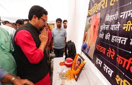 पांडव कुमार के घर पहुंचे विधायक संजीव झा, सरकार से एक करोड़ रुपए मुआवजा देने की मांग की