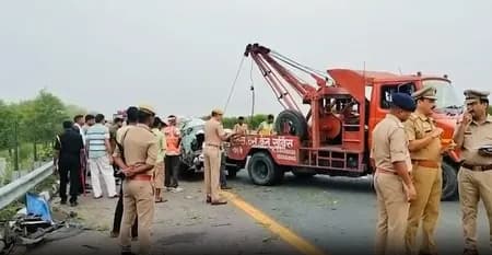उन्नाव: आगरा-लखनऊ एक्सप्रेसवे पर बस-कार की टक्कर, पांच की मौत