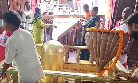 सावन के पहले सोमवार पर शिवालयों में उमड़ा आस्था का सैलाब, देशभर में जलाभिषेक