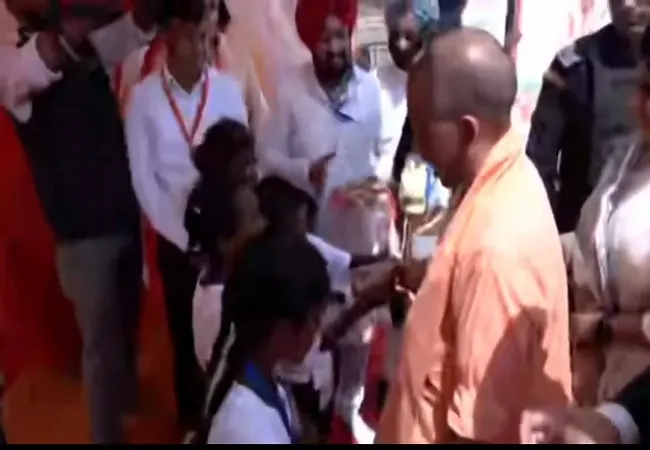 सीएम योगी ने यूपी के संभल में किया 659 करोड़ की विकास परियोजनाओं का लोकार्पण एवं शिलान्यास