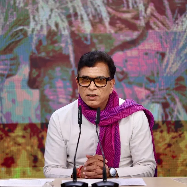 कांग्रेस ने किसानों की बदहाली पर जताई चिंता, सरकार से एमएसपी की गारंटी देने की मांग