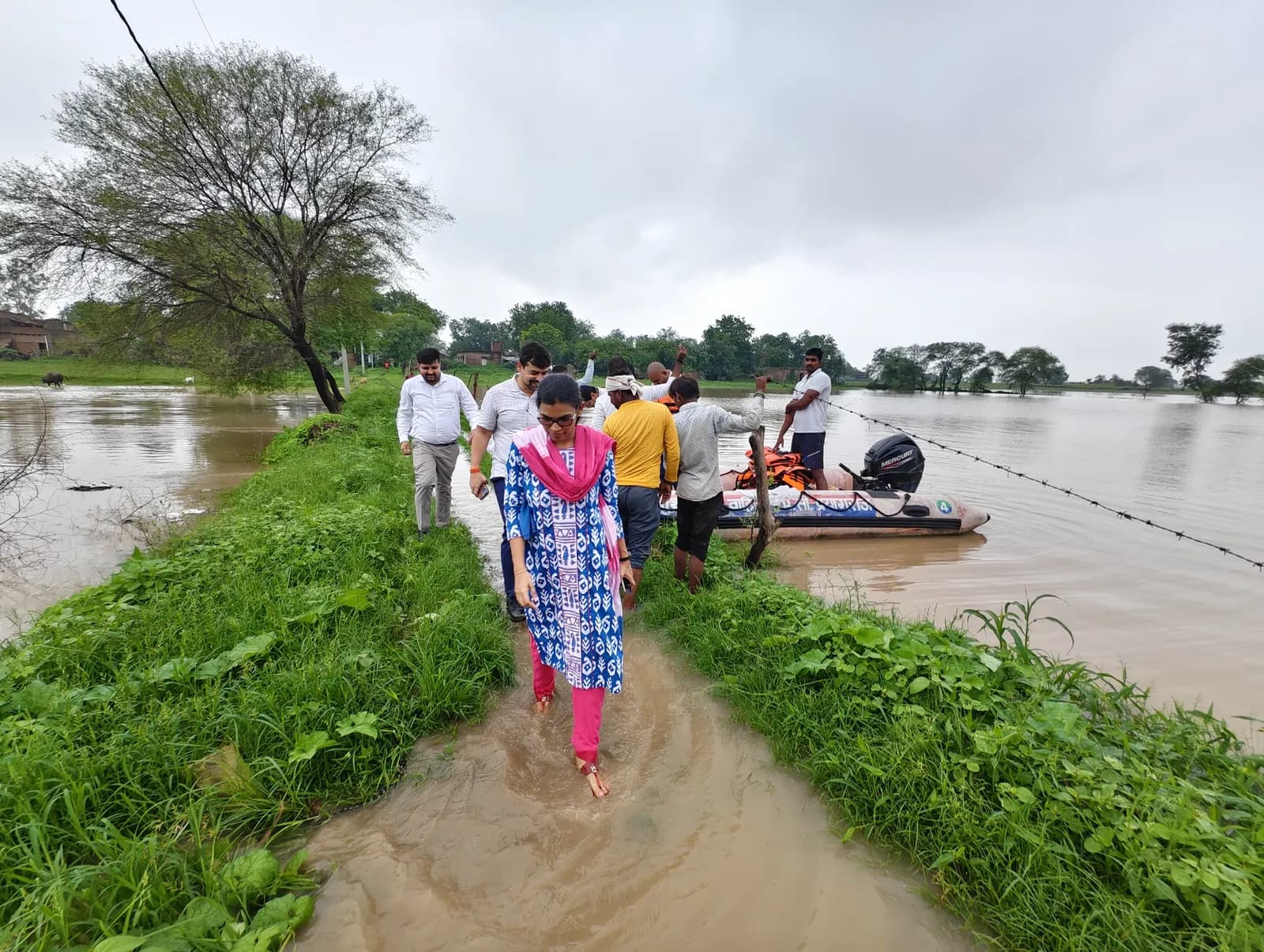 बांदा में यमुना ने बरपाया कहर: दो दर्जन गांव बाढ़ की चपेट में,सैकड़ों मकान ढहे, फसलें बर्बाद