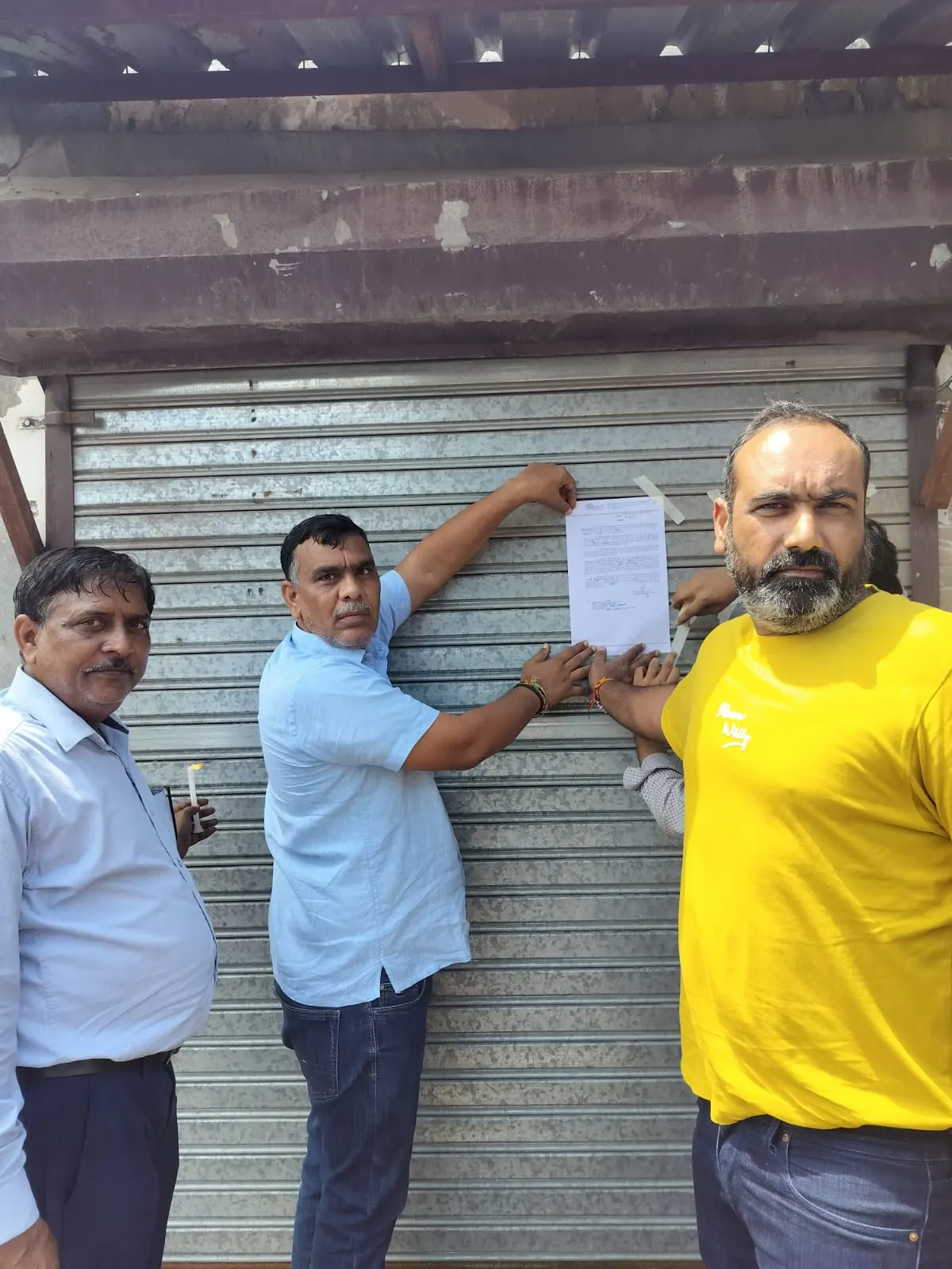 फरीदाबाद में बकाया प्रॉपर्टी टैक्स के खिलाफ निगम की सख्ती, आठ प्रॉपर्टी सील, 63 लाख वसूले