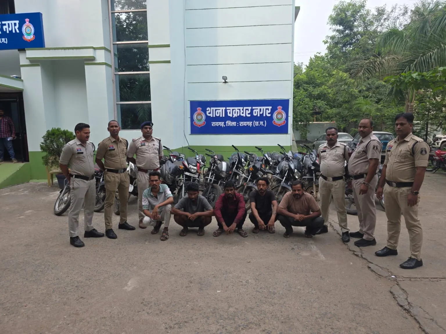 ऑपरेशन क्लीन हंट : अंतरजिला वाहन चोर गिरोह का पर्दाफाश, 21 चोरी की बाइक बरामद
