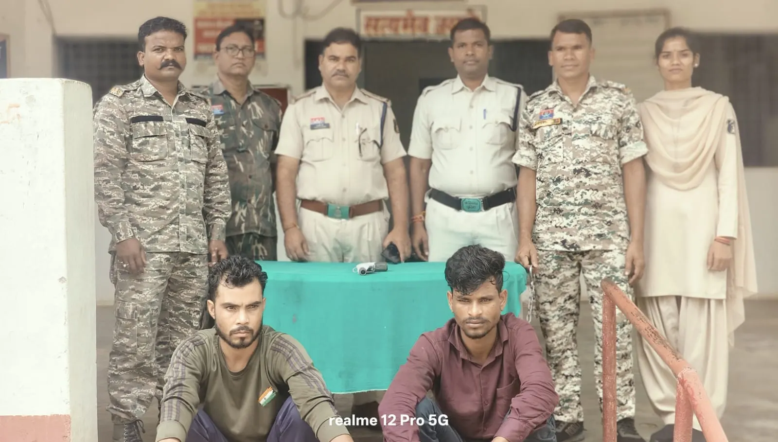 बलरामपुर : कट्टा लहराकर दहशत फैलाने वाले दो आरोपित गिरफ्तार