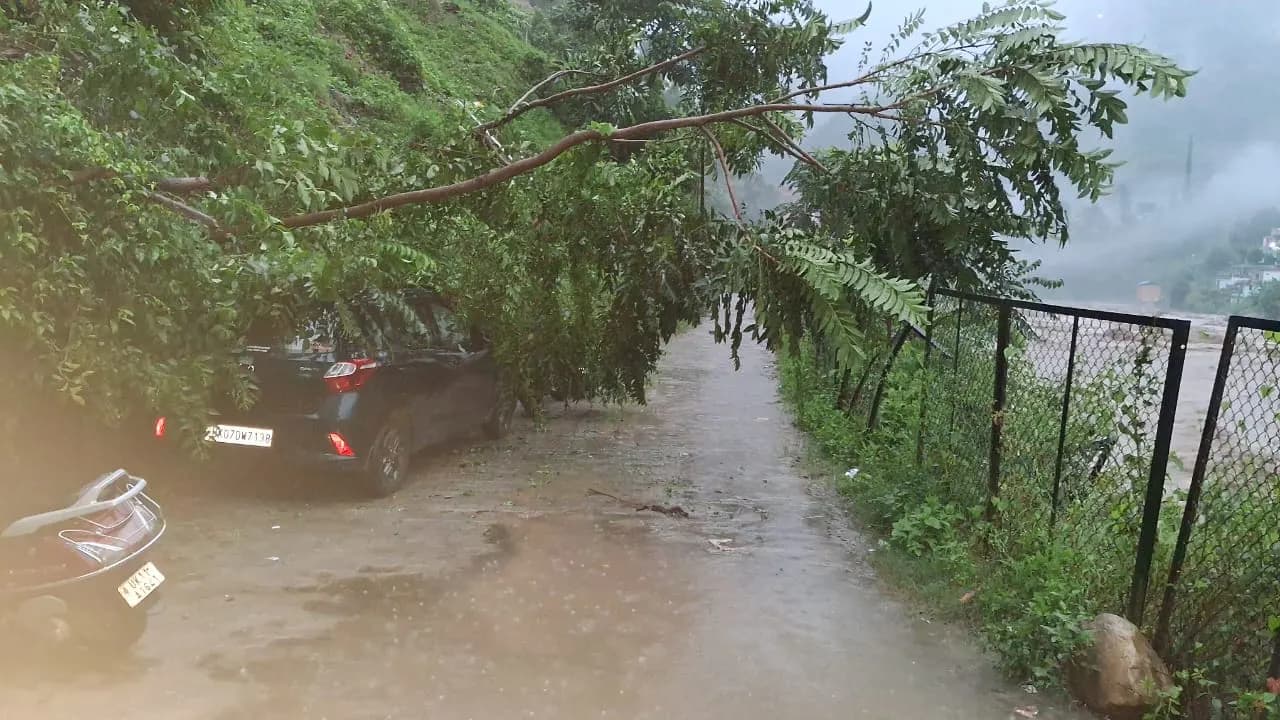 उत्तराखंड में फिर फटा बादल, रुद्रप्रयाग और चमोली में भारी तबाही