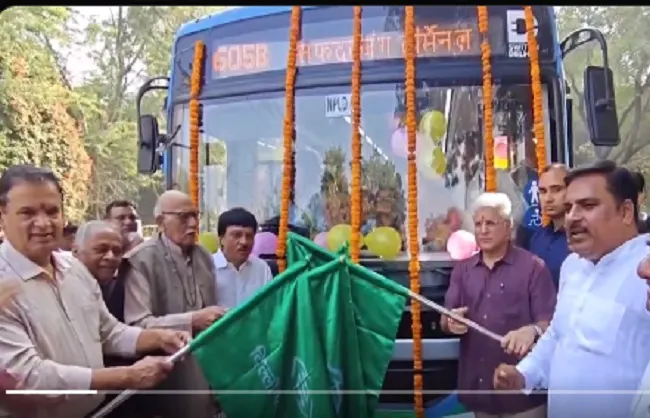 अब दिल्ली के नंगल देवत गांव तक जाएंगी डीटीसी की बसें, गहलोत ने दिखाई झंडी