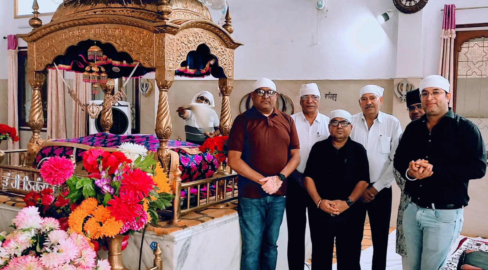 गुरुद्वारा सत्संग कमेटियां गठित, नवनिर्वाचितों ने गुरुद्वारा में टेका मत्था
