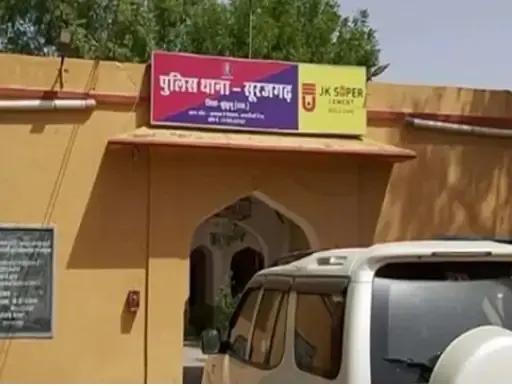 सूरजगढ़ में कार-बाइक भिड़ंत दो युवक गंभीर घायल