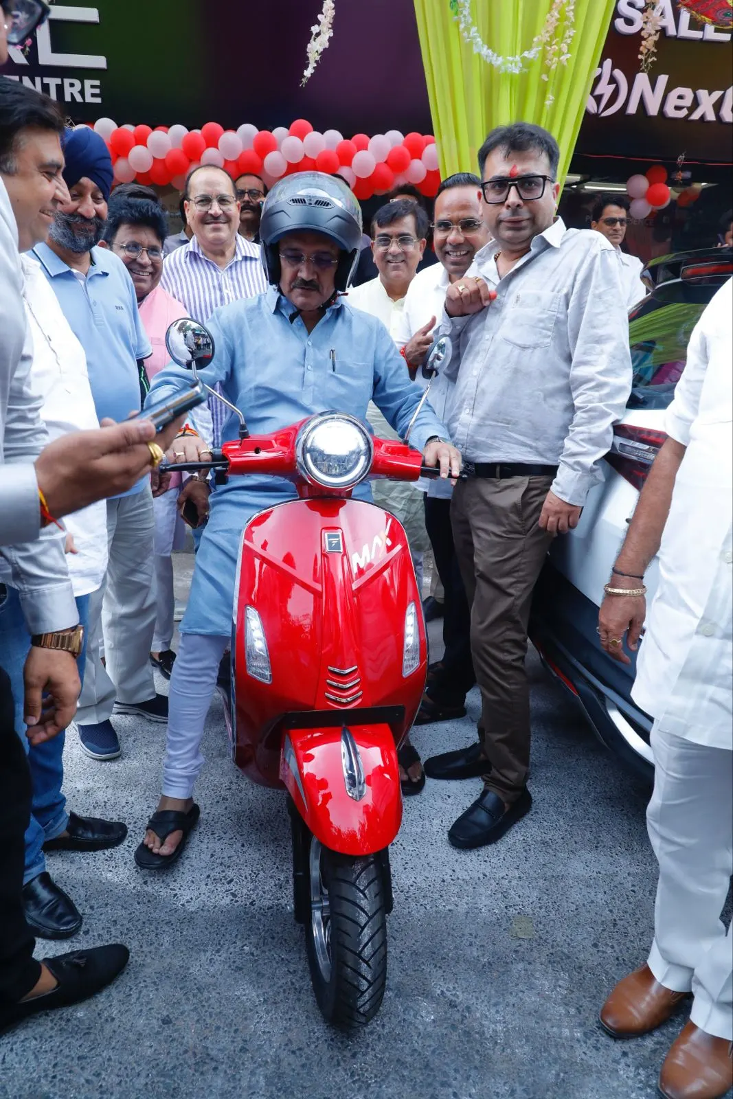 इलेक्ट्रिक टू-व्हीलर कंपनी प्योर ईवी के नए शोरूम की शुरुआत