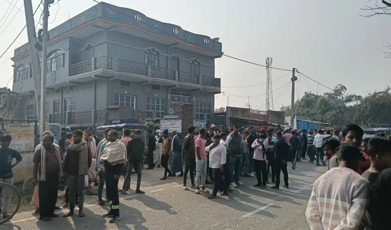 एनएच 319 ए पर आमने-सामने की टक्कर में तीन युवक की मौत, दो गंभीर
