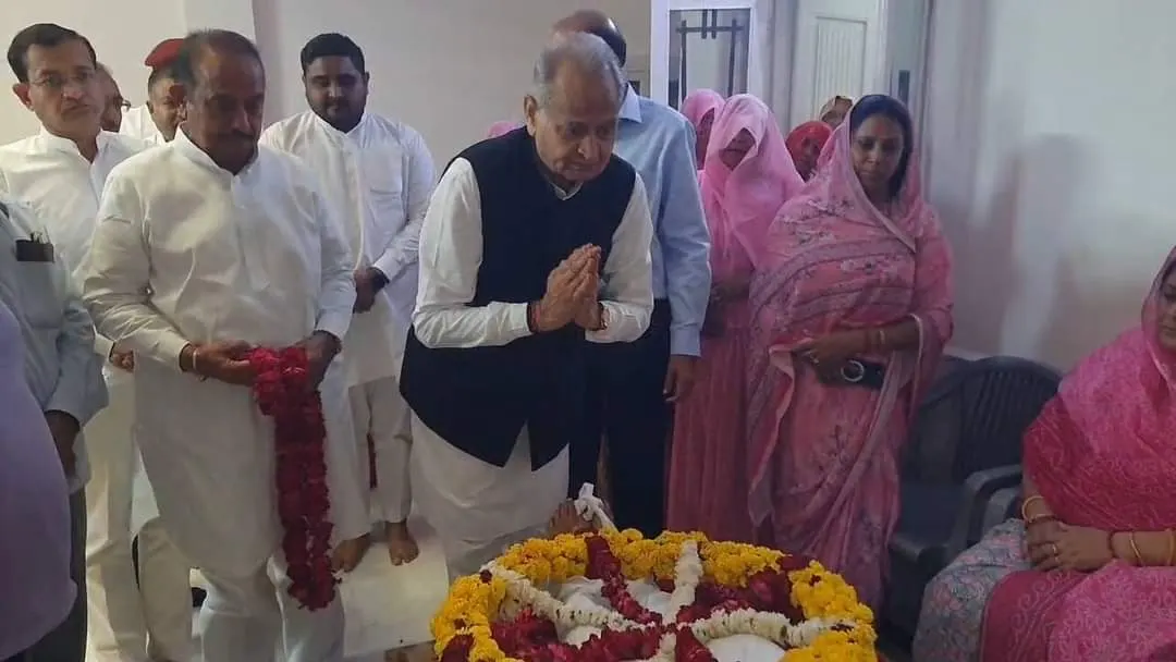 प्रदेश में सरकार का इकबाल कहां बचा, शर्मा पहली बार सीएम बनें है, अच्छी सरकार चलाएं : गहलोत