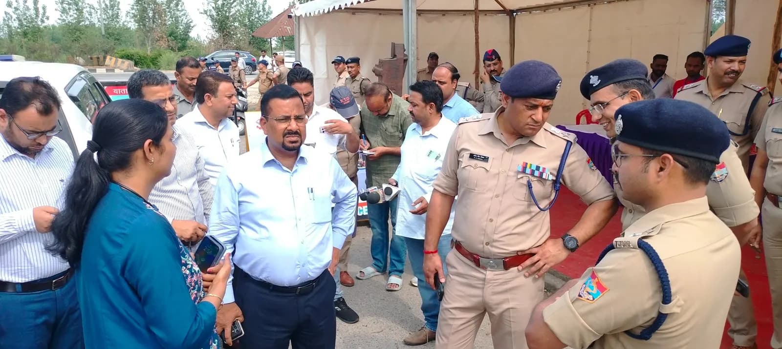 जिलाधिकारी और एसएसपी ने चारधाम यात्रा पंजीकरण केन्द्र का किया निरीक्षण