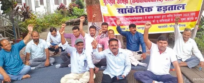 गुरु कुल कांगड़ी विश्वविद्यालय के कर्मचारियों का धरना जारी