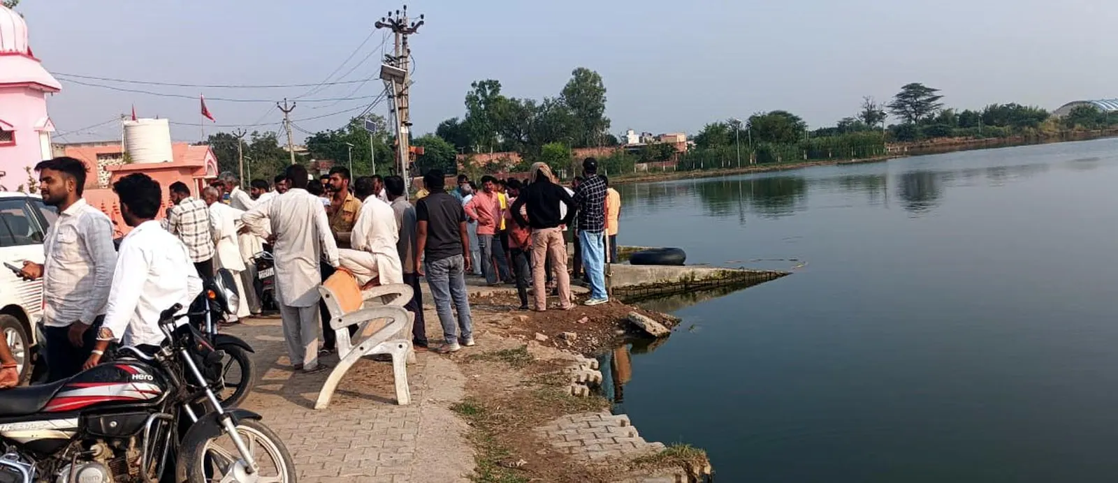 फतेहाबाद : जोहड़ में कूदे युवक का दूसरे दिन मिला शव, एसडीआरएफ टीम ने बाहर निकाला