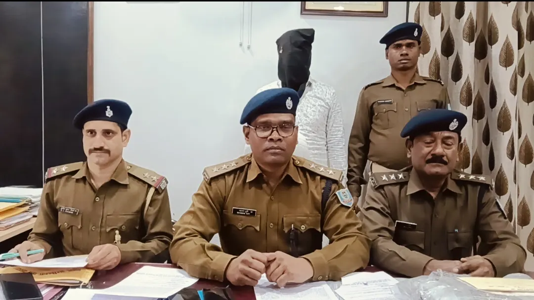 एटीएम में फेवीक्विक लगाकर ठगी करने वाले गिरोह का एक आरोपित गिरफ्तार