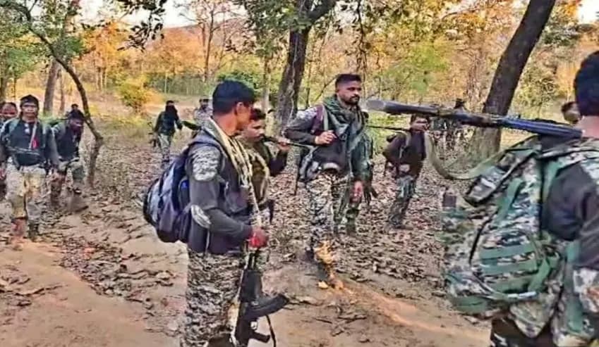 झारखंड: 5 लाख का इनामी नक्सली कमांडर मुठभेड़ में मारा गया