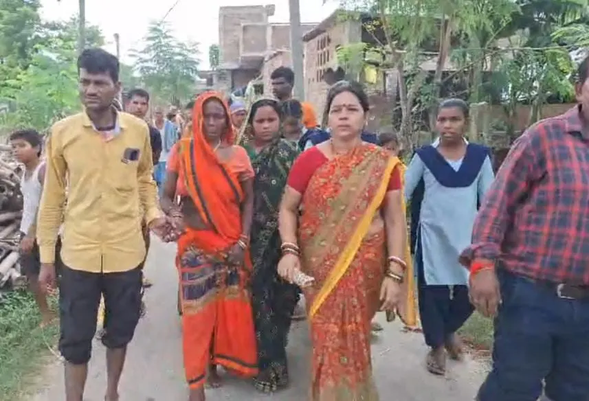 गंगा स्नान के दौरान तेज धार में बही दो महिला, एक की मौत