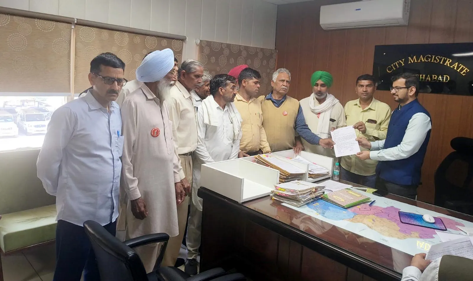 फतेहाबाद : आईओसीएल पानीपत रिफाइनरी के मजदूरों के समर्थन में जनसंगठनों ने जताया रोष, मुख्यमंत्री के नाम सौंपा ज्ञापन