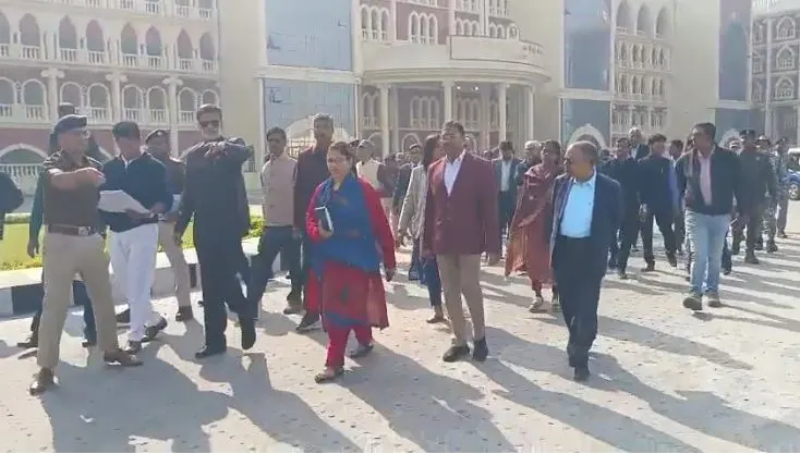 जलपाईगुड़ी में उच्च न्यायालय के स्थायी भवन का निरीक्षण करने पहुंचे कार्यवाहक मुख्य न्यायाधीश