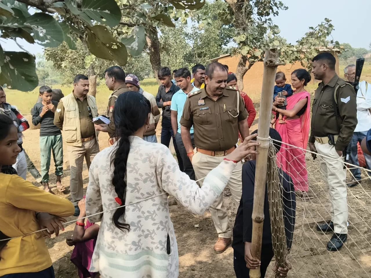 पशुपालकों को बंधक बनाकर हथियारबंद बदमाश 48 भेड़ लेकर फरार