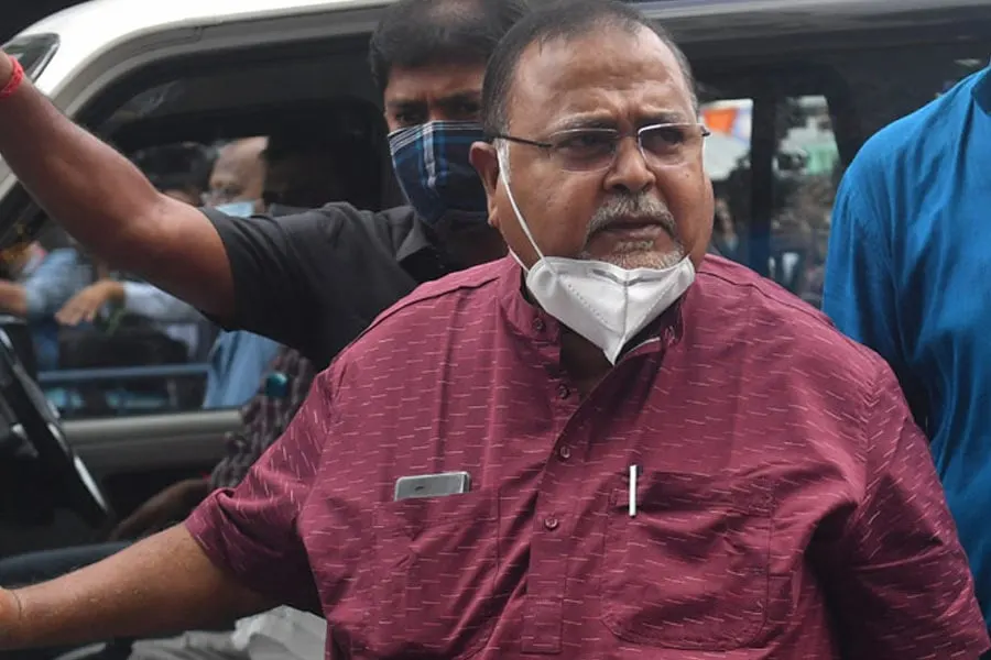 पूर्व प्रमुख का खुलासा, शिक्षा मंत्री बनने से पहले ही स्कूल नियुक्ति घोटाले में सक्रिय थे पार्थ चटर्जी