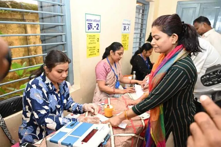 रायपुर दक्षिण विधानसभा उपचुनाव : दोपहर एक बजे तक 28.37 प्रतिशत हुआ मतदान