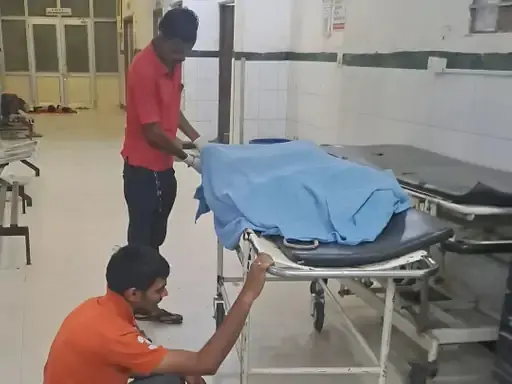 टोल प्लाजा के पास ट्रेलर ने आरटीओ गार्ड को कुचला, मौके पर मौत