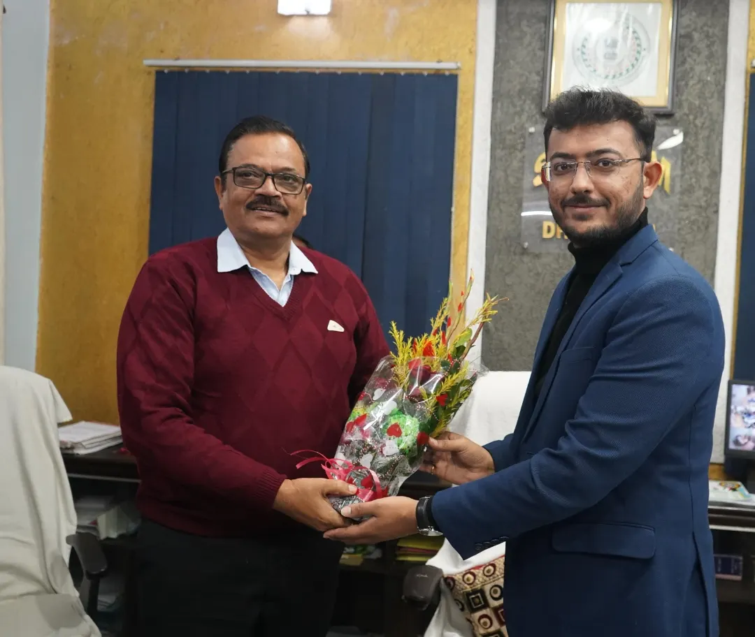 धालभूम के नवपदस्थापित एसडीओ अर्नव मिश्रा ने संभाला पदभार, उपायुक्त से की शिष्टाचार भेंट