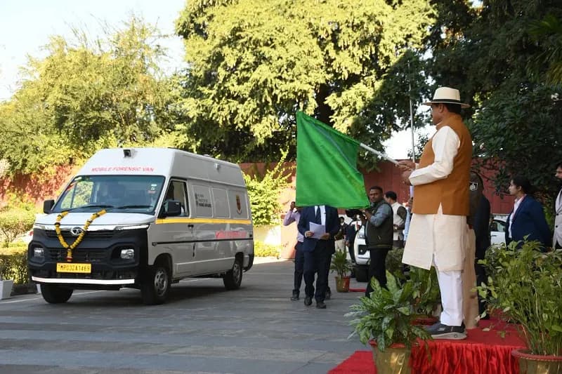 मोबाइल फॉरेसिंक वैन से अपराध अनुसंधान तकनीकी होगी सुदृढ़ : मुख्यमंत्री डॉ. यादव