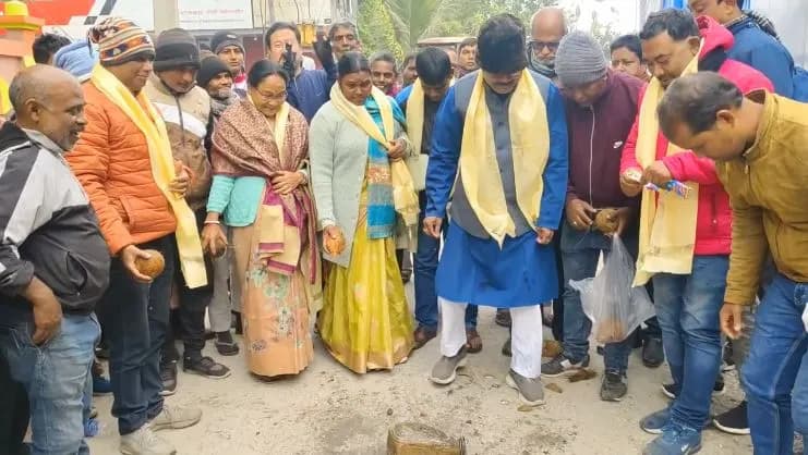 पक्की सड़क निर्माण का शिलान्यास, विधायक खगेश्वर राय ने किया शुभारंभ