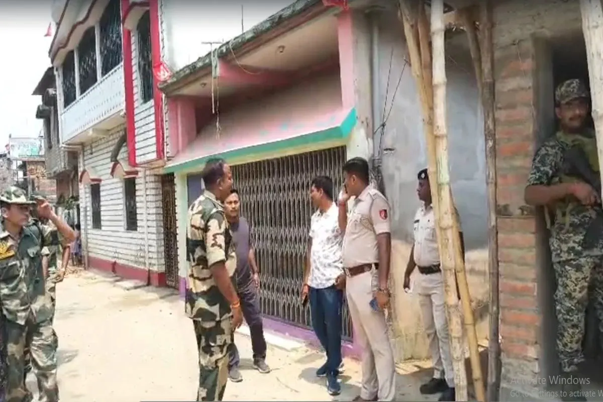 फरक्का में कांग्रेस कार्यकर्ता के घर की छत पर बम विस्फोट, छत का हिस्सा उड़ा