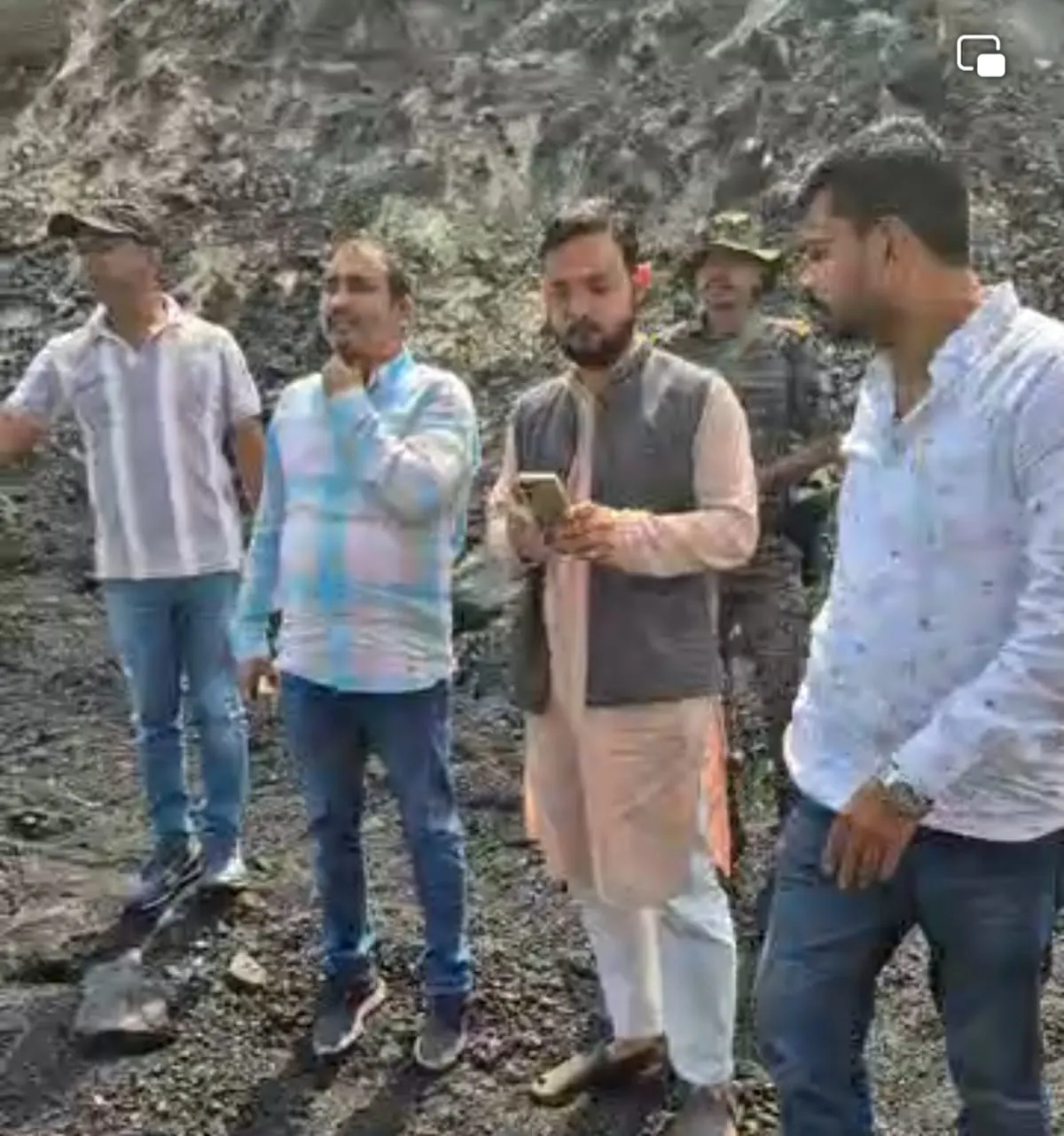 विधायक ने किया बोकारो रेलवे साइडिंग और निर्मल ग्राम का निरीक्षण