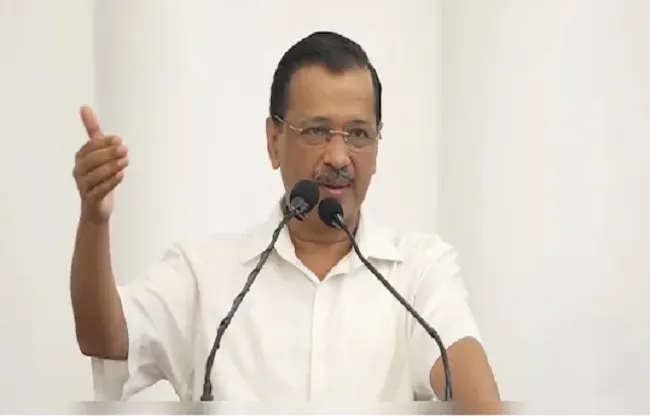 दिल्ली के स्कूलों को बम धमकियों पर केजरीवाल ने सरकार पर बोला तीखा हमला