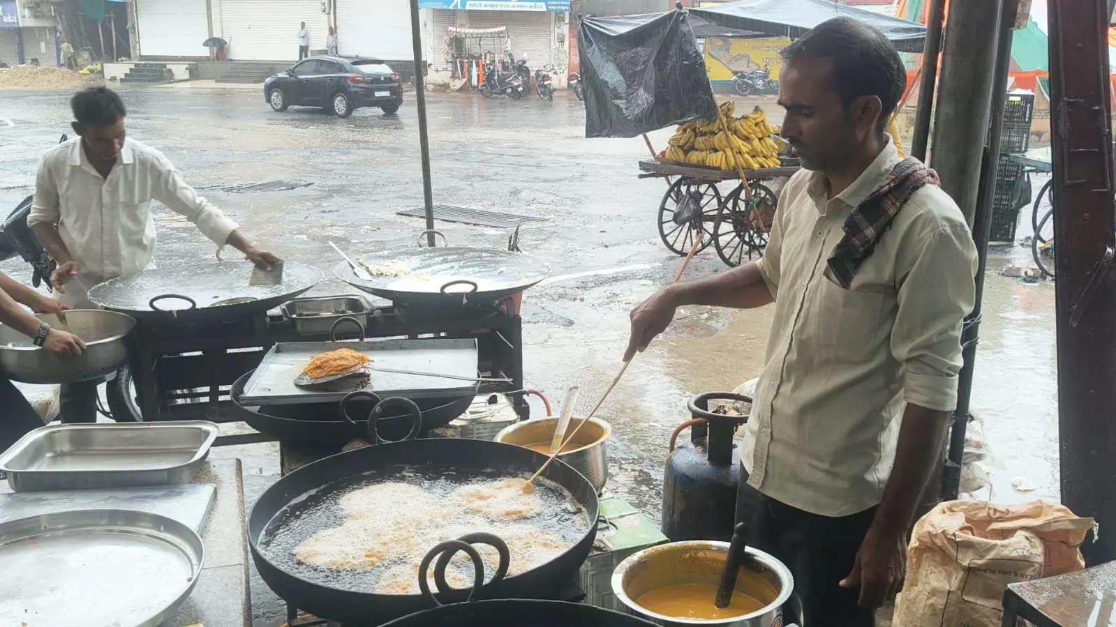 वागड़ में हरियाली अमावस्या का उल्लास, रिमझिम फुहारों और मालपुओं की सोंधी खुशबू ने बढ़ाई श्रावण की रंगत