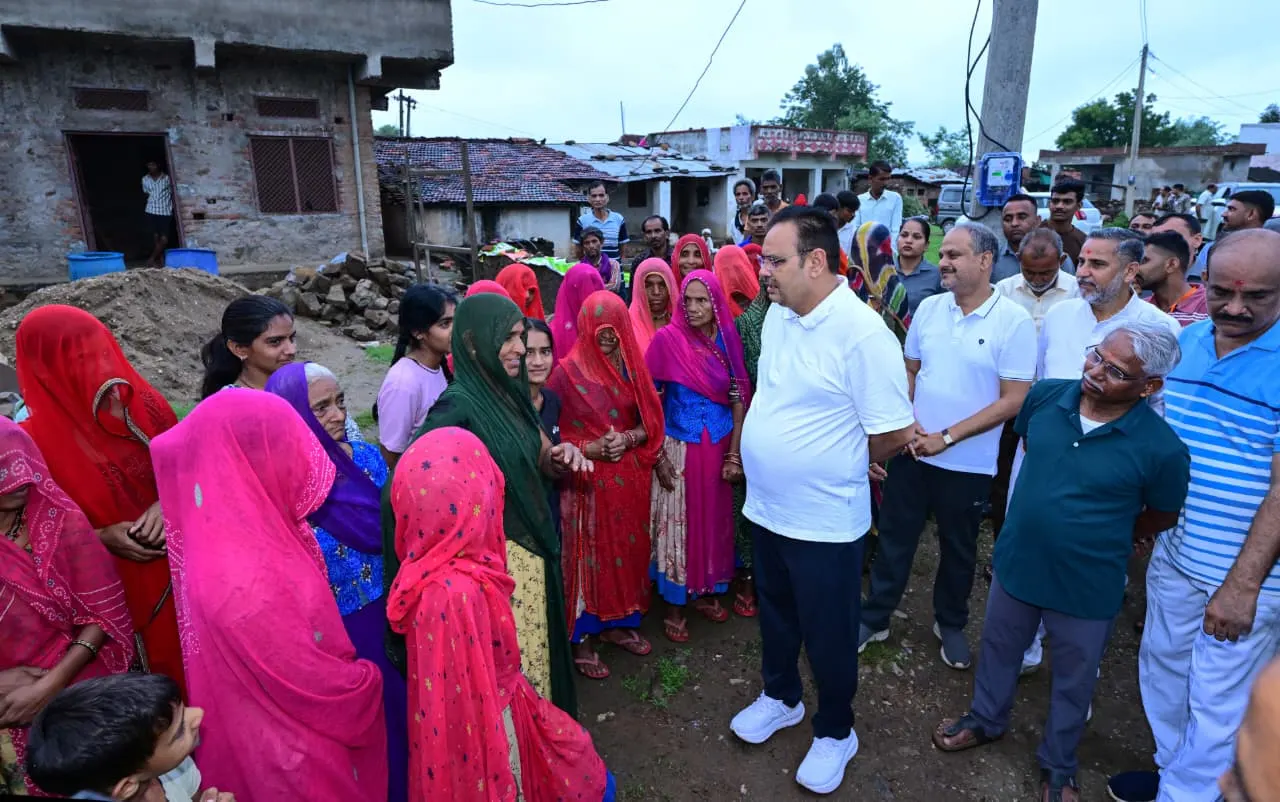 मुख्यमंत्री भजनलाल शर्मा का झाड़ोल के बीड़ा गांव में प्रातः भ्रमण