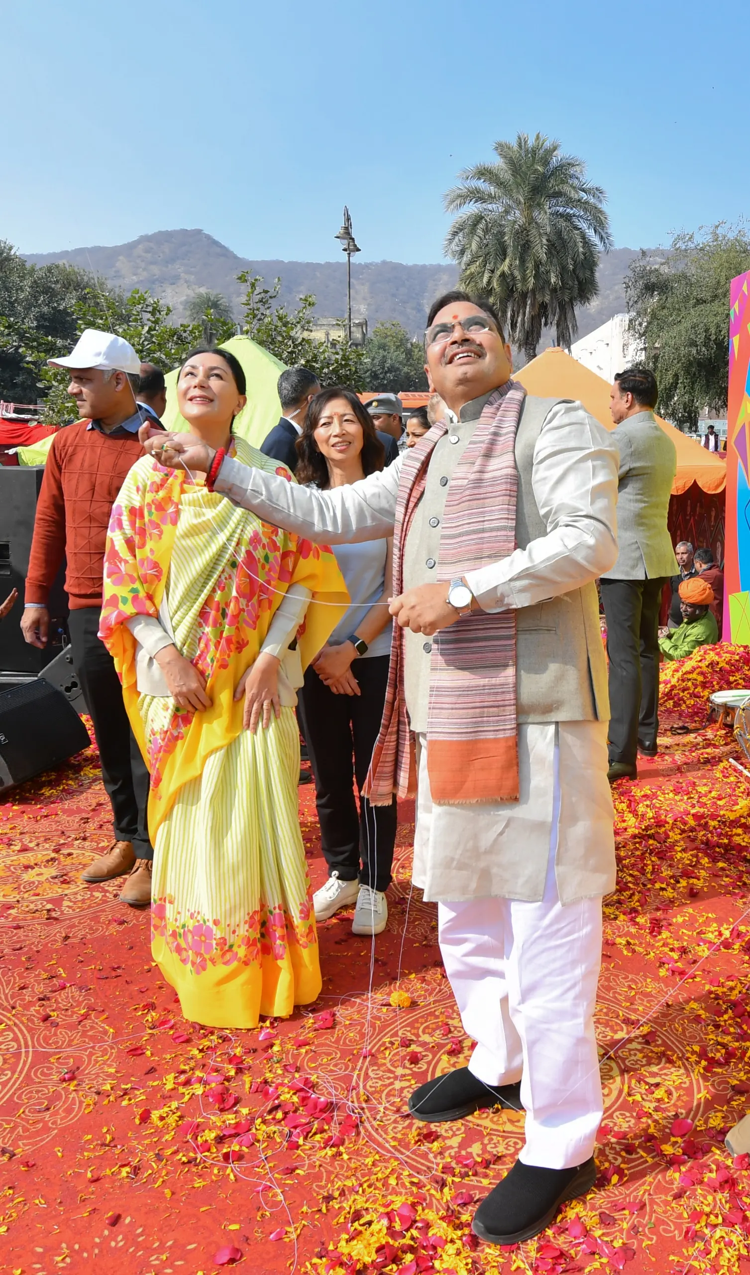 मुख्यमंत्री भजनलाल शर्मा ने पतंग उड़ाकर किया पतंग उत्सव का शुभारंभ