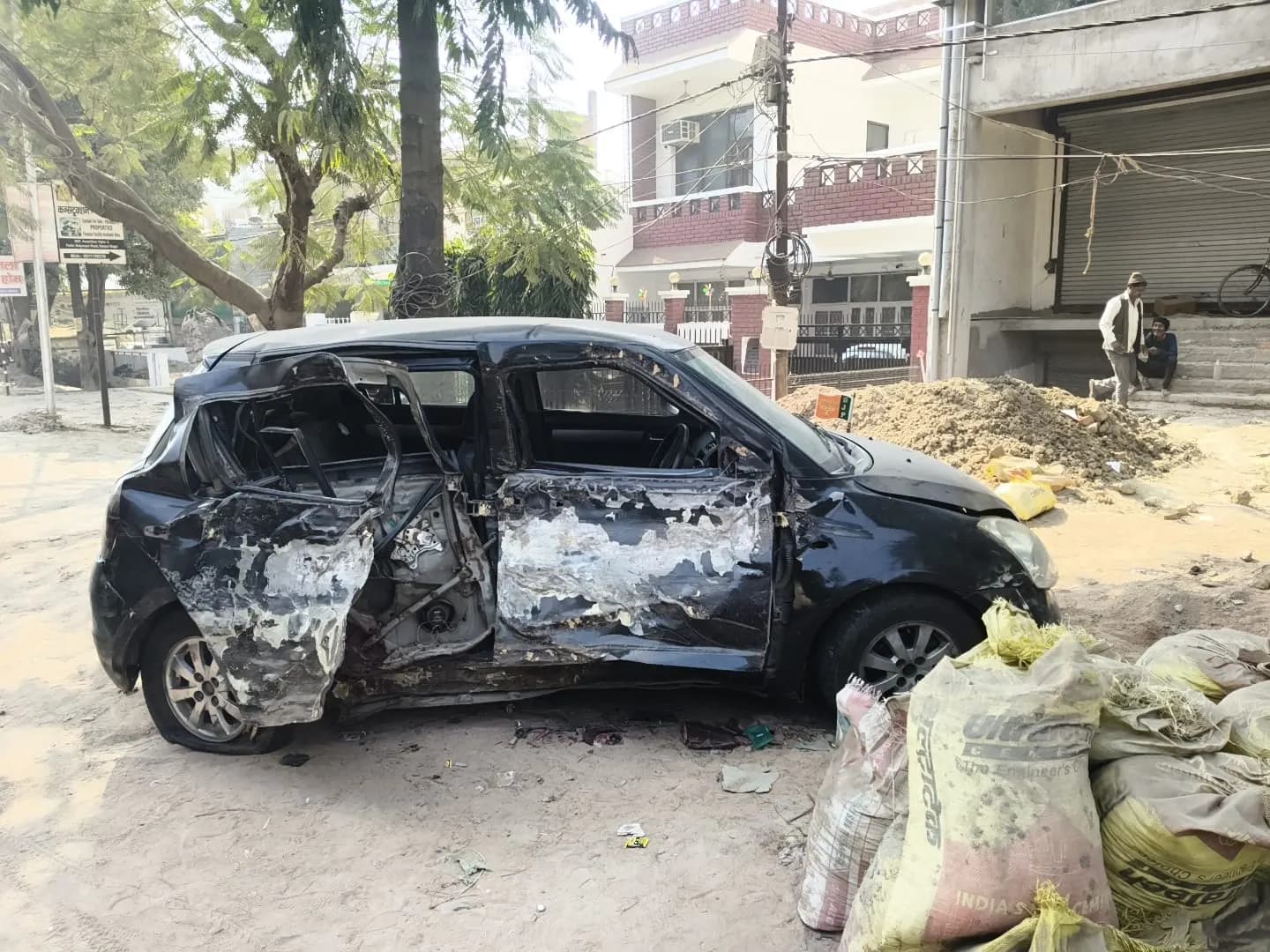 कानपुर में तेज रफ्तार कार पेड़ से टकराई, दो छात्रों की मौत