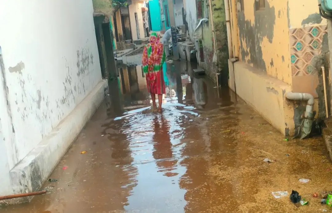 पानीपत के नौल्था गांव का मुख्य बाजार में जलभराव, नाले पर अतिक्रमण से जल निकासी बाधित