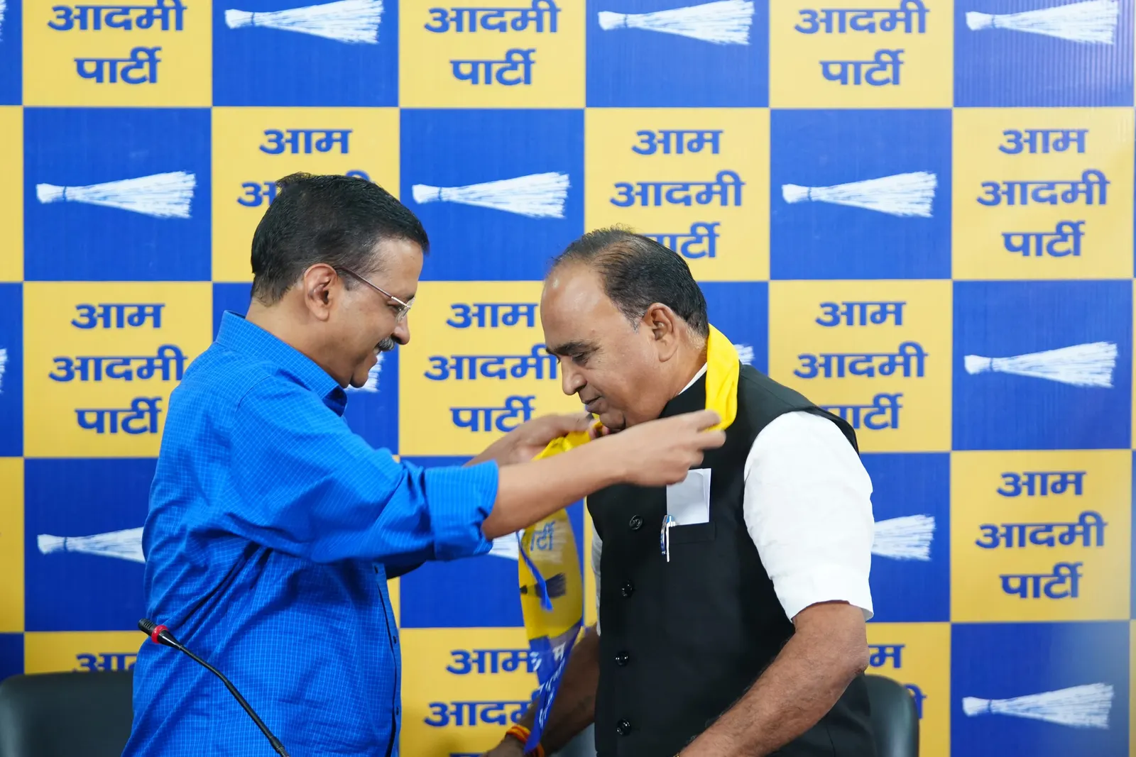 कांग्रेस के दलित नेता वीर सिंह धींगान आआपा में शामिल