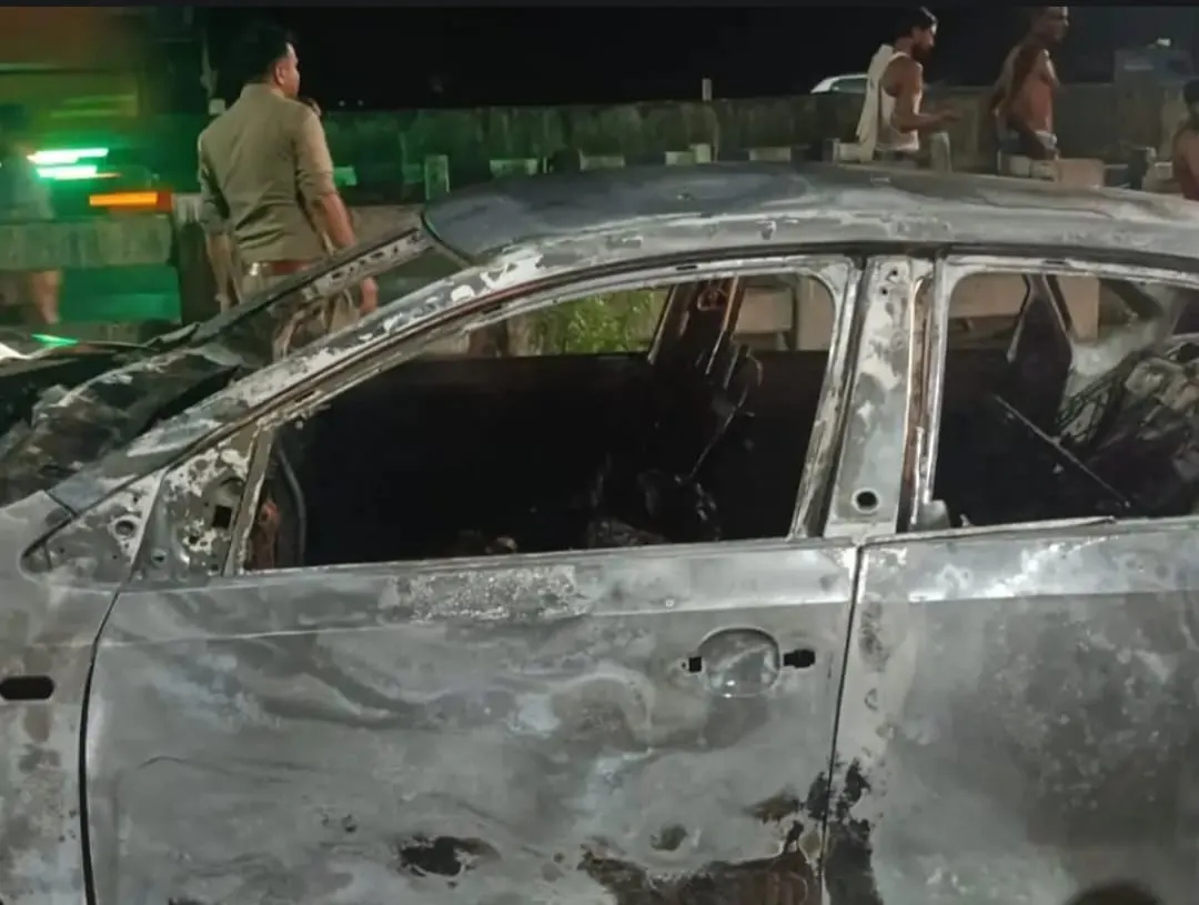 कानपुर देहात में रफ्तार का कहर, कार में आग लगने से दो की मौत