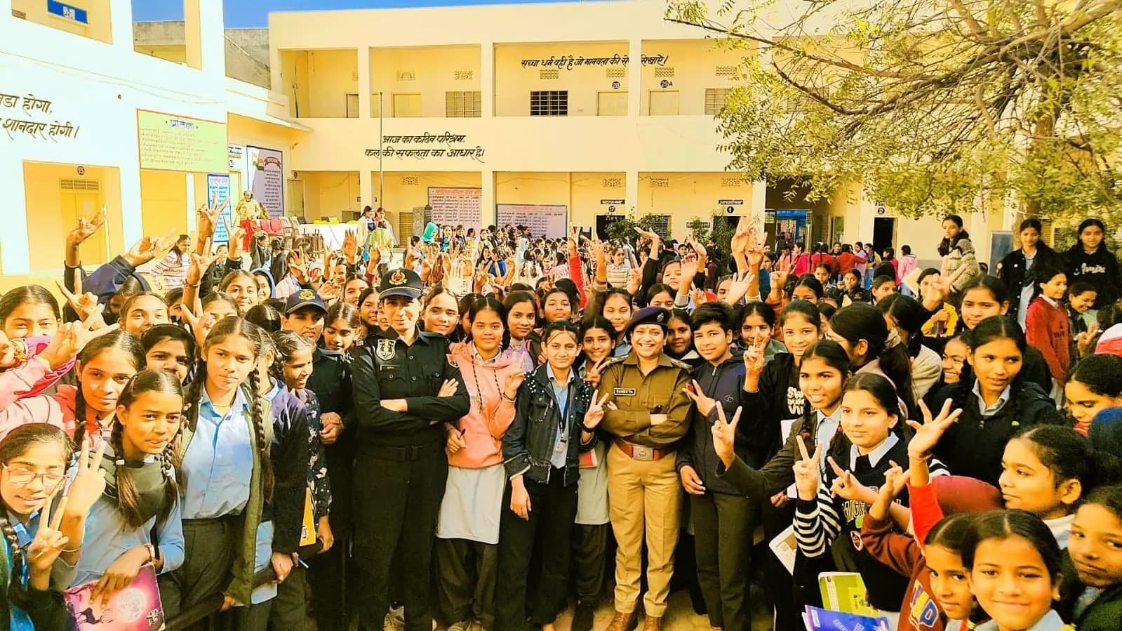 छात्राओं को पुलिस ने दिया आत्मरक्षा और साइबर सुरक्षा का प्रशिक्षण
