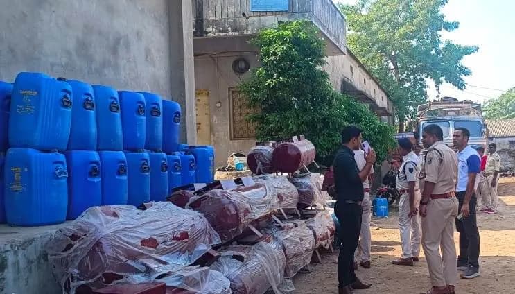 ट्रांसपोर्ट की आड़ में स्प्रिट तस्करी का खुलासा