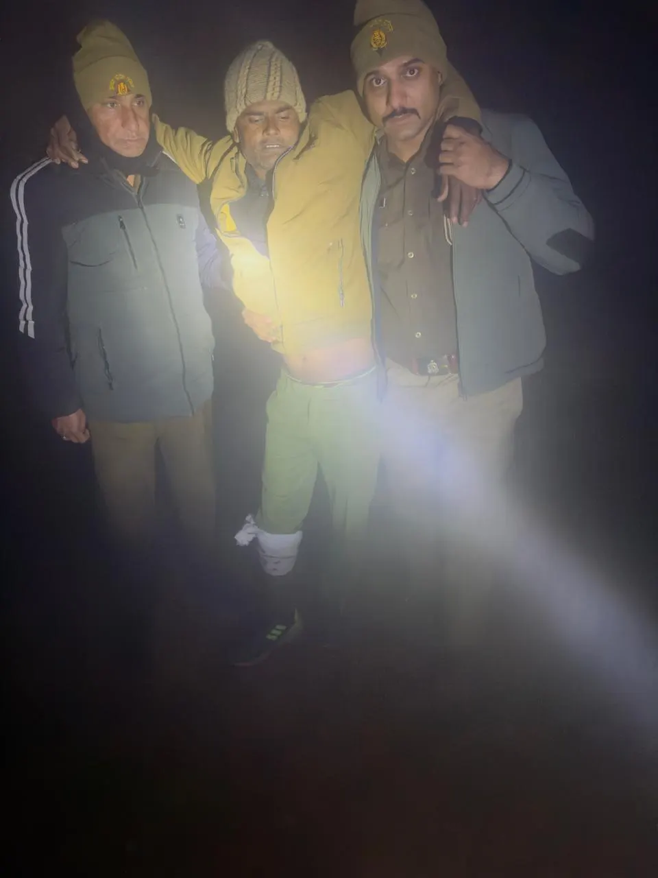 गाजियाबाद में पुलिस व गोकशों के बीच चली गोलियां, दो गौकश घायल
