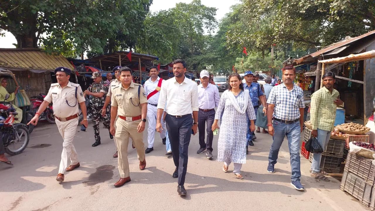 डीएम एसपी ने अधिकारियों के साथ छठ घाटों का लिया जायजा,समुचित उपायों के दिए निर्देश