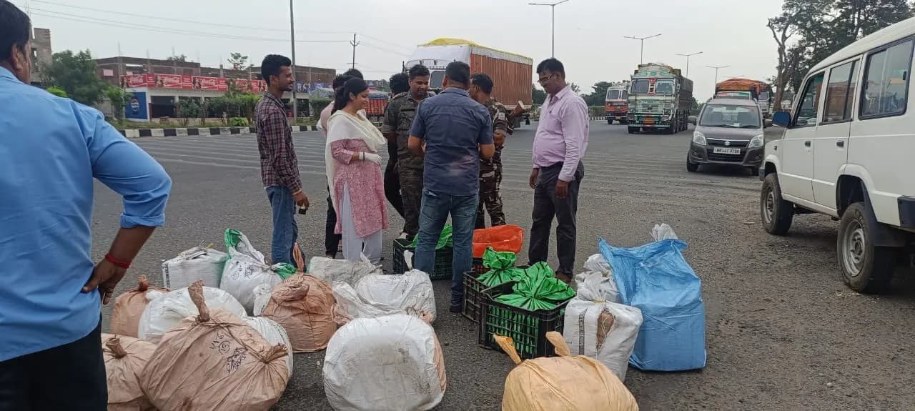 यात्री बस से 1300 किलोग्राम नकली पनीर, खोवा और मुरब्बा जब्त